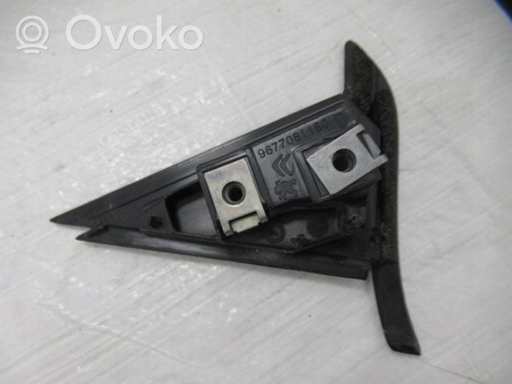 Citroen C4 II Picasso Panel wykończeniowy błotnika 9677081180