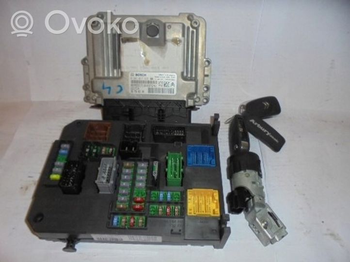 Citroen C4 II Komputer / Sterownik ECU i komplet kluczy 9675682180