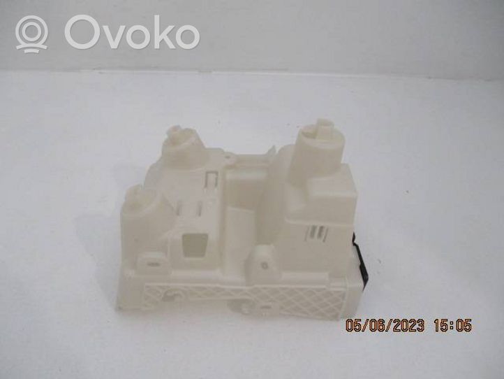 Peugeot 208 Fuse box cover 9674309680