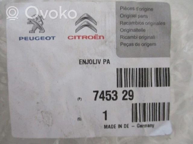 Peugeot RCZ Moulure de pare-chocs avant 745329