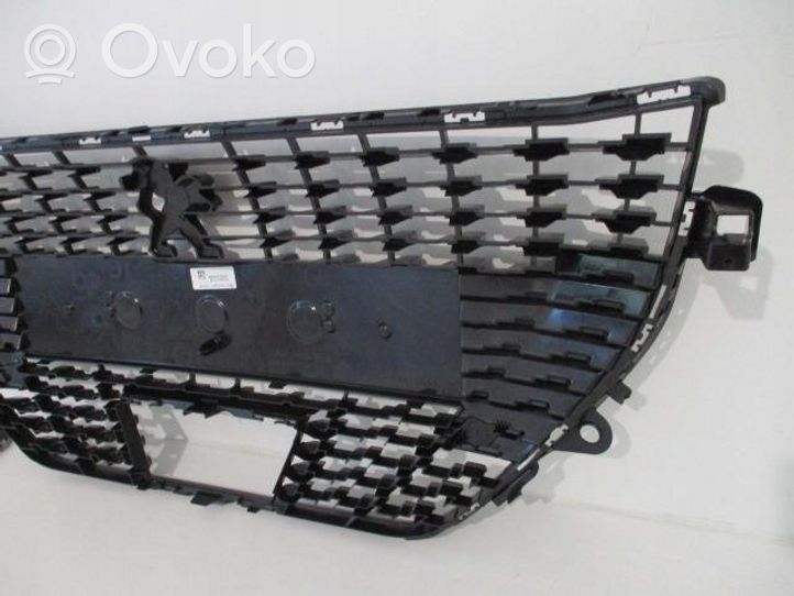 Peugeot 208 Maskownica / Grill / Atrapa górna chłodnicy 