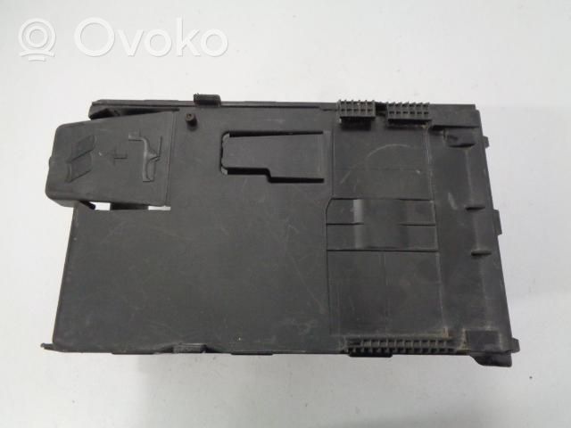 Citroen C4 II Akkulaatikon alusta 9687472580