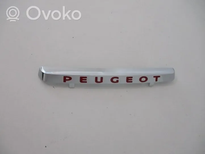 Peugeot 208 Moulure de pare-chocs avant 9804929980