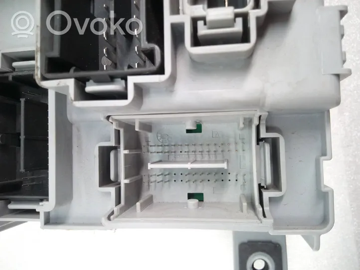 Opel Combo D Module de fusibles 00519217600