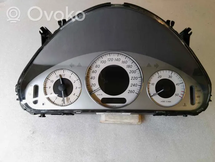 Mercedes-Benz E W211 Tachimetro (quadro strumenti) A2115400948