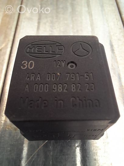 Mercedes-Benz E AMG W212 Other relay A0009828223