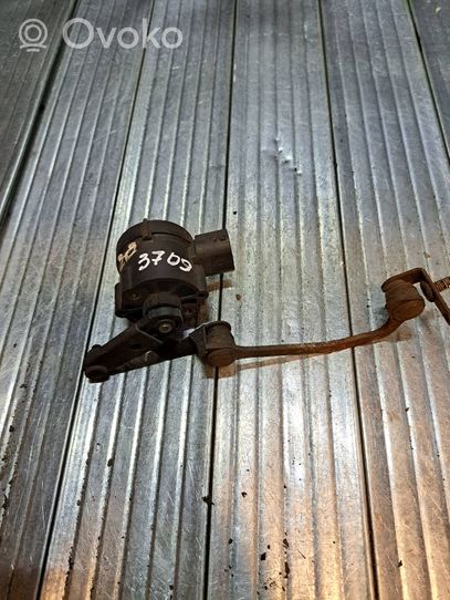 Mercedes-Benz E W210 Capteur de hauteur de suspension avant 0105427517