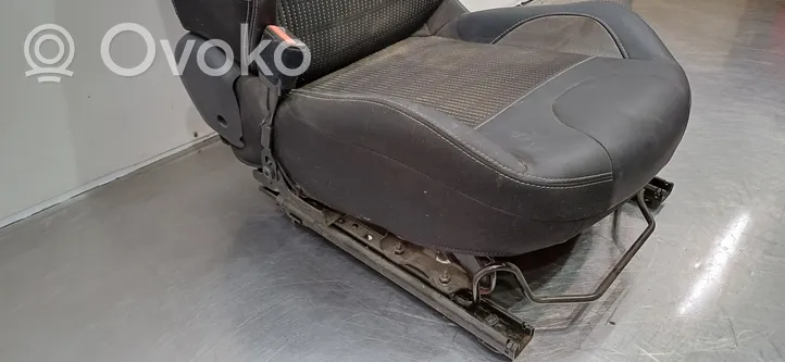 Peugeot 2008 II Asiento delantero del conductor 1608106680