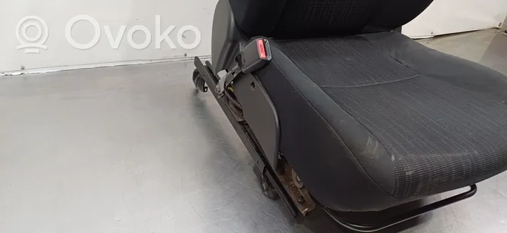 Toyota Auris 150 Priekinė vairuotojo sėdynė 7144002N80B2