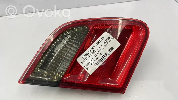 Mercedes-Benz E W210 Takaluukun takavalot 2108208564