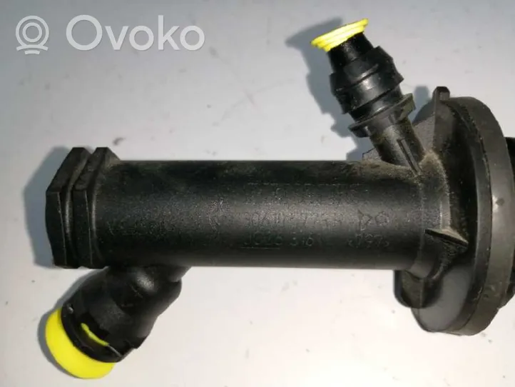 Renault Clio IV Główny cylinder sprzęgła 306105773R