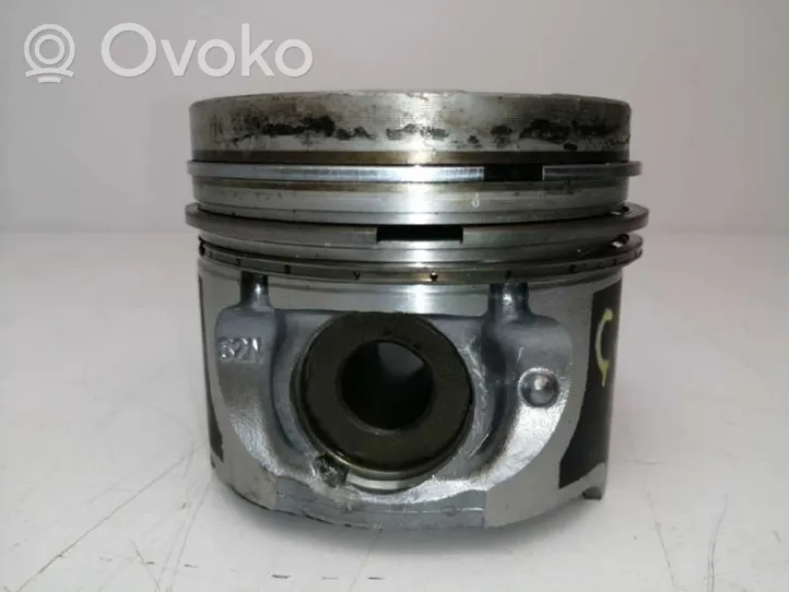 Nissan Kubistar Piston avec bielle 