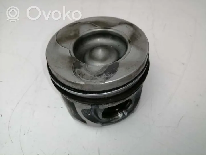 Nissan Kubistar Piston avec bielle 