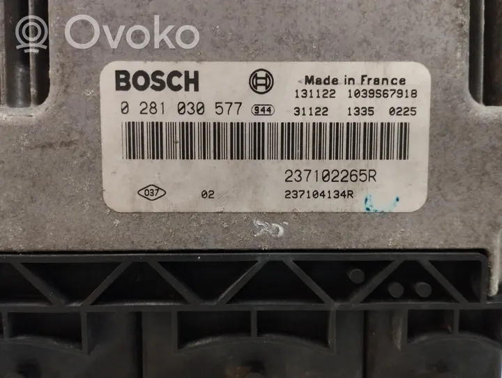 Opel Movano B Calculateur moteur ECU 237102265R