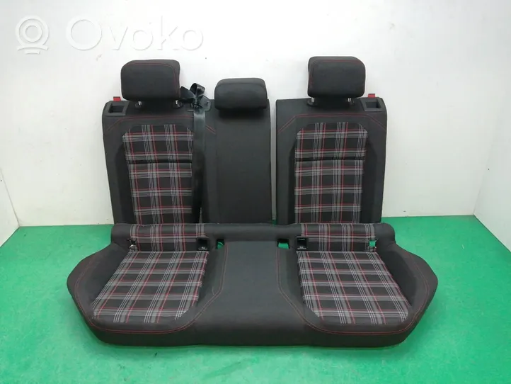 Volkswagen Polo VI AW Второй ряд сидений 