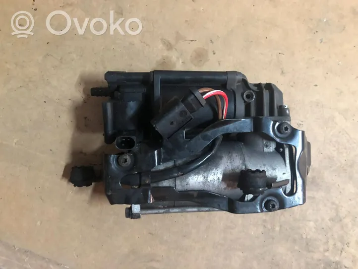 BMW 7 E65 E66 Compresseur / pompe à suspension pneumatique 4430200191