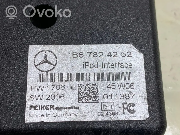 Mercedes-Benz S W220 iPod-pistoke B67824252