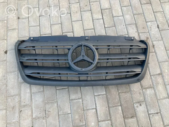 Mercedes-Benz Sprinter W907 W910 Griglia superiore del radiatore paraurti anteriore A9108852600