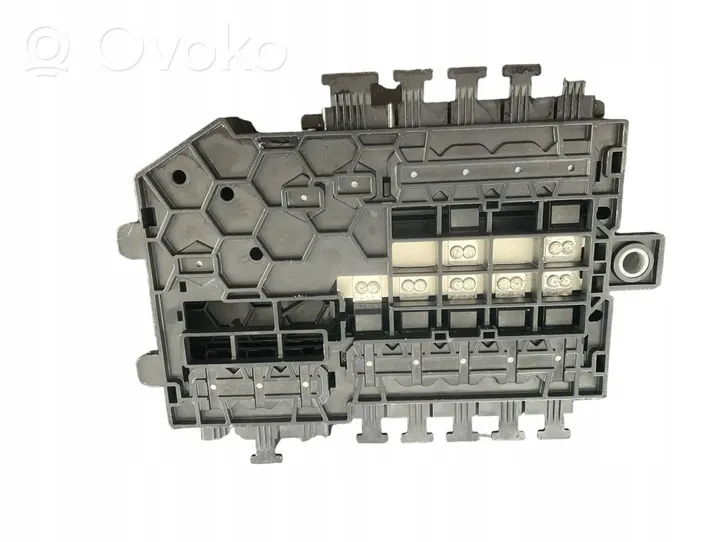 Mercedes-Benz G W463 Fuse box set A2135401115