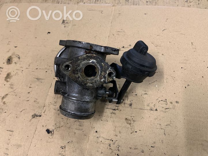 Volkswagen Polo Zawór EGR 038129637B