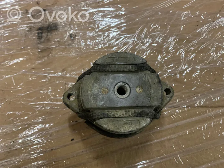 Audi A6 S6 C5 4B Pagalvė pavarų dėžės 3618280