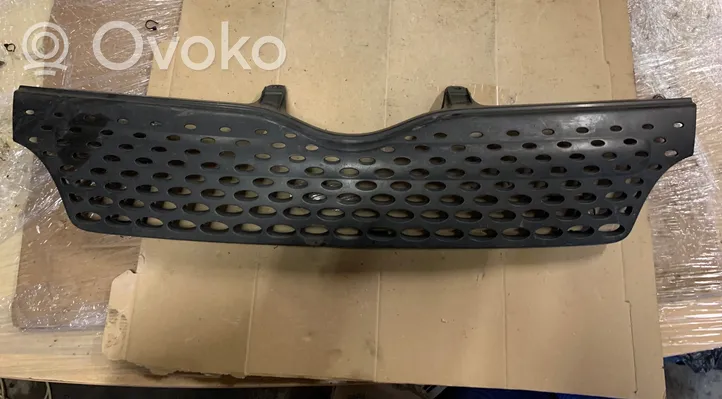 Toyota Yaris Verso Etupuskurin ylempi jäähdytinsäleikkö 5311152060