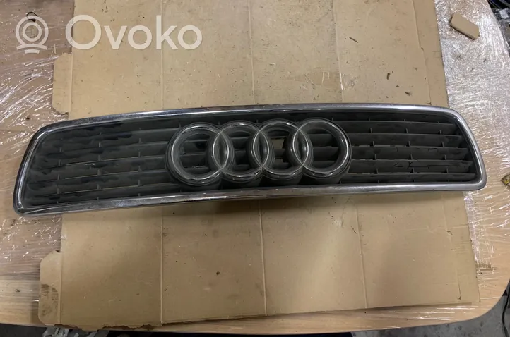 Audi A4 S4 B5 8D Grotelės priekinės 8D0853651