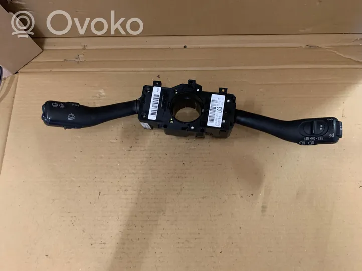 Skoda Octavia Mk1 (1U) Interruptor/palanca de limpiador de luz de giro 8L0953513J