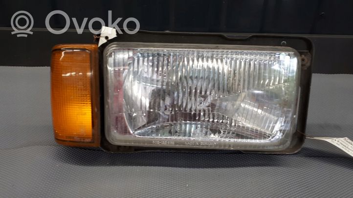 Volkswagen Jetta I Передняя фара 302122932