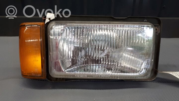 Volkswagen Jetta I Передняя фара 302122932