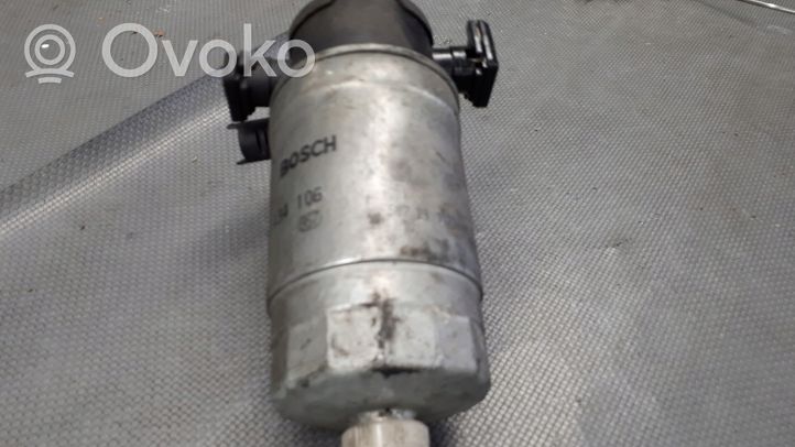 BMW 5 E39 Soporte de apoyo del filtro de combustible 2246134