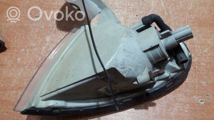 Hyundai Accent Indicatore di direzione anteriore 92302220