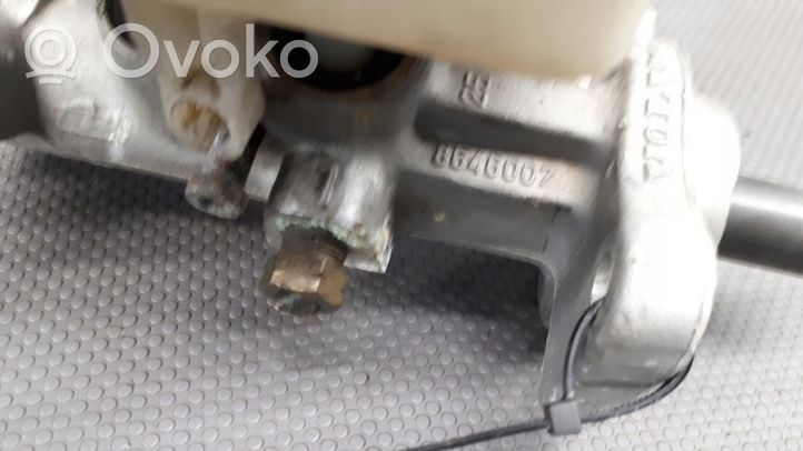 Volvo XC70 Główny cylinder hamulca 8646007