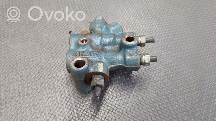 Lexus RX 300 Regulator siły hamowania 