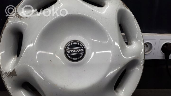 Volvo 440 R14 wheel hub/cap/trim 472165