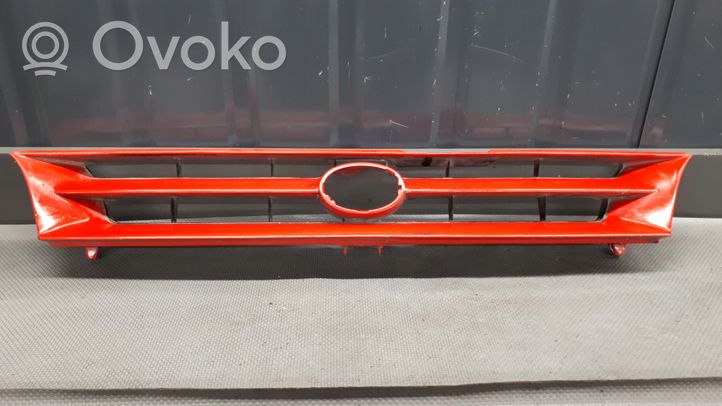 Toyota Corolla E100 Grille calandre supérieure de pare-chocs avant 531011A030