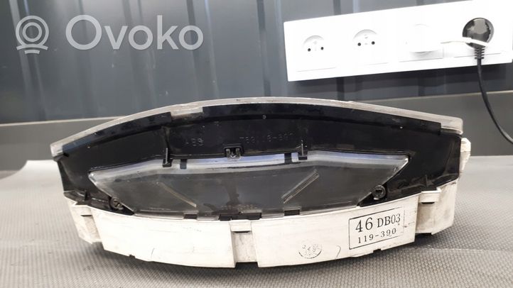 Mazda 121 Tachimetro (quadro strumenti) 769118890