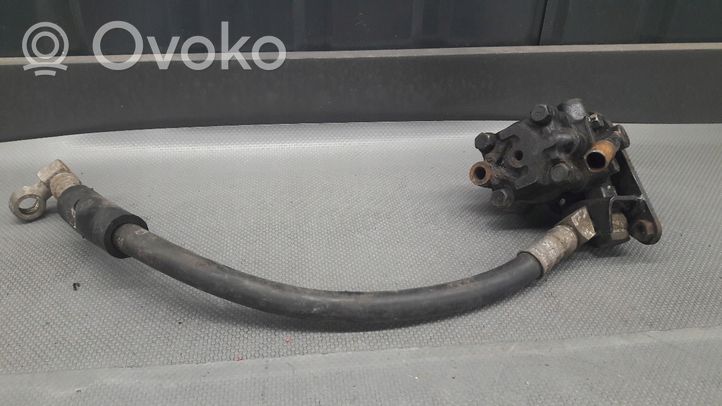 Nissan Bluebird Pompe de direction assistée 4911005E00