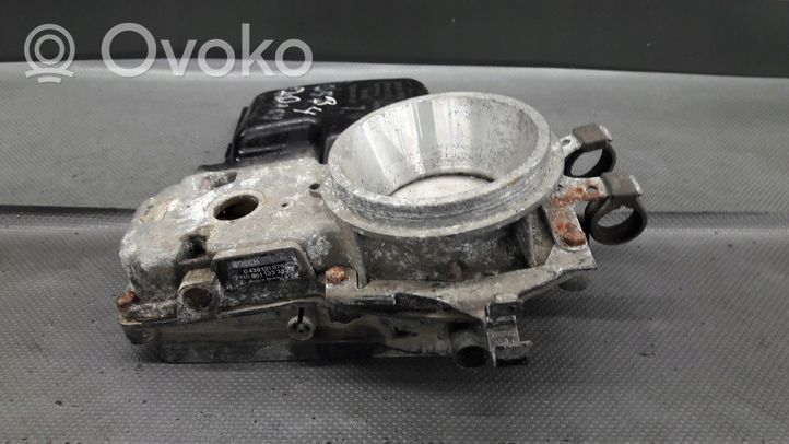 Volkswagen PASSAT B3 Fuel distributor 0438121076