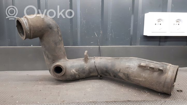 Volkswagen Golf III Tube d'admission de tuyau de refroidisseur intermédiaire 1H0129627S