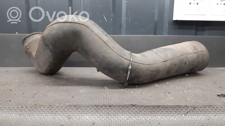 Volkswagen Golf III Tube d'admission de tuyau de refroidisseur intermédiaire 1H0129627S