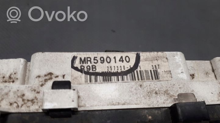 Mitsubishi Pajero Compteur de vitesse tableau de bord MR590140