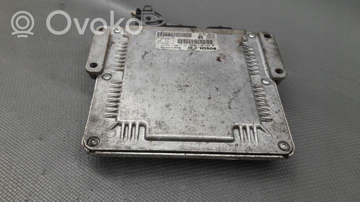 Citroen C8 Calculateur moteur ECU 0281011800