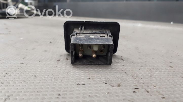 Volvo 850 Interrupteur commade lève-vitre 03838658