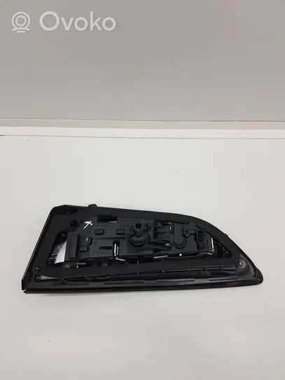 Opel Astra K Luci posteriori del portellone del bagagliaio 39098788