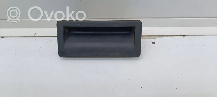 Audi Q3 8U Przełącznik / Przycisk otwierania klapy bagażnika 5N0827566T