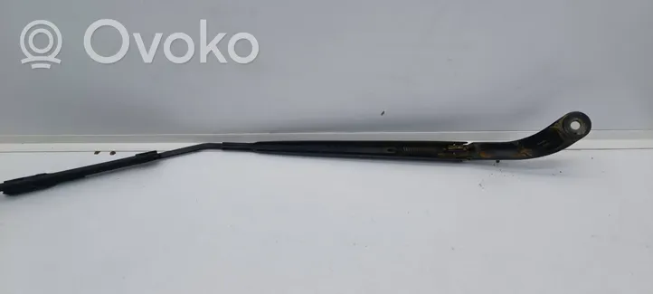 Nissan Qashqai Priekinio stiklo valytuvų kojelė 80017607