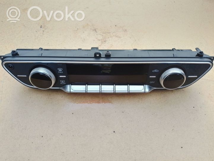 Audi A4 S4 B9 Climate control unit 8W0820043F