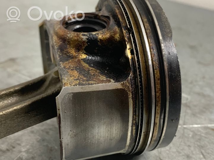 Volkswagen Jetta VI Piston 