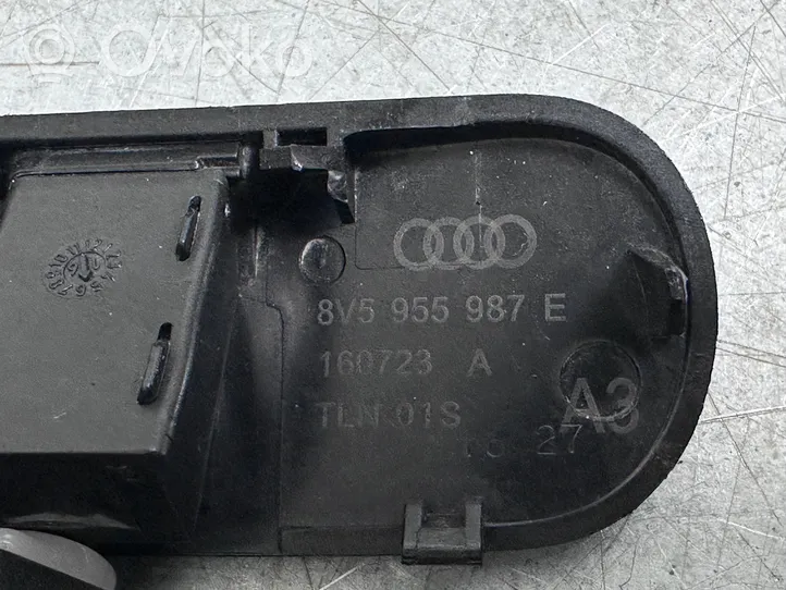 Audi A3 S3 8V Dysza spryskiwacza szyby przedniej / czołowej 8V5955987E